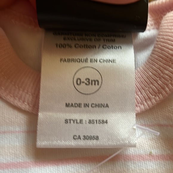 ⭐️SET OF 4⭐️ NHL Newborn Girl’s Toronto Maple Leafs Set. 0-3M - Picture 3 of 5